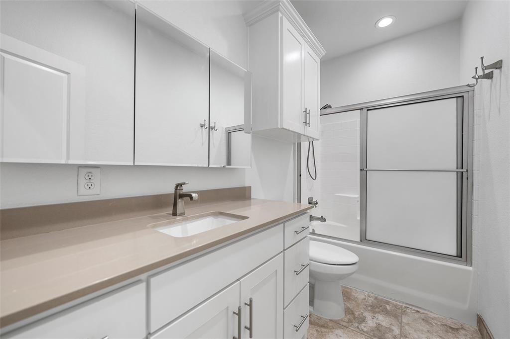 2016 South 11th Street Waco, TX 76706 - Photo 23 of 40 ensuite bath 4