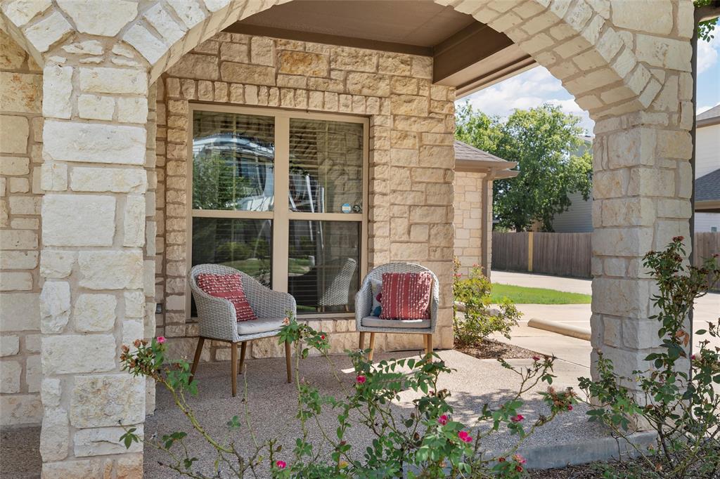 2016 South 11th Street Waco, TX 76706 - Photo 33 of 40 front porch seating area