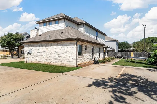 $975,000 | 2016 South 11th Street, Waco, TX 76706