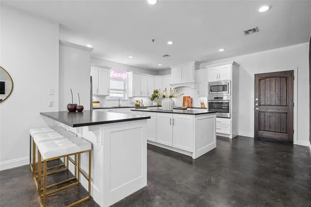 $975,000 | 2016 South 11th Street, Waco, TX 76706