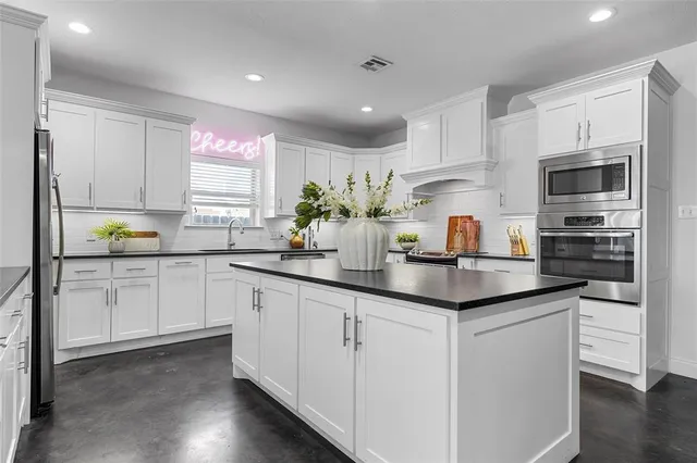 $975,000 | 2016 South 11th Street, Waco, TX 76706