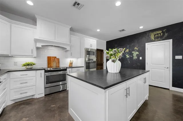 $975,000 | 2016 South 11th Street, Waco, TX 76706