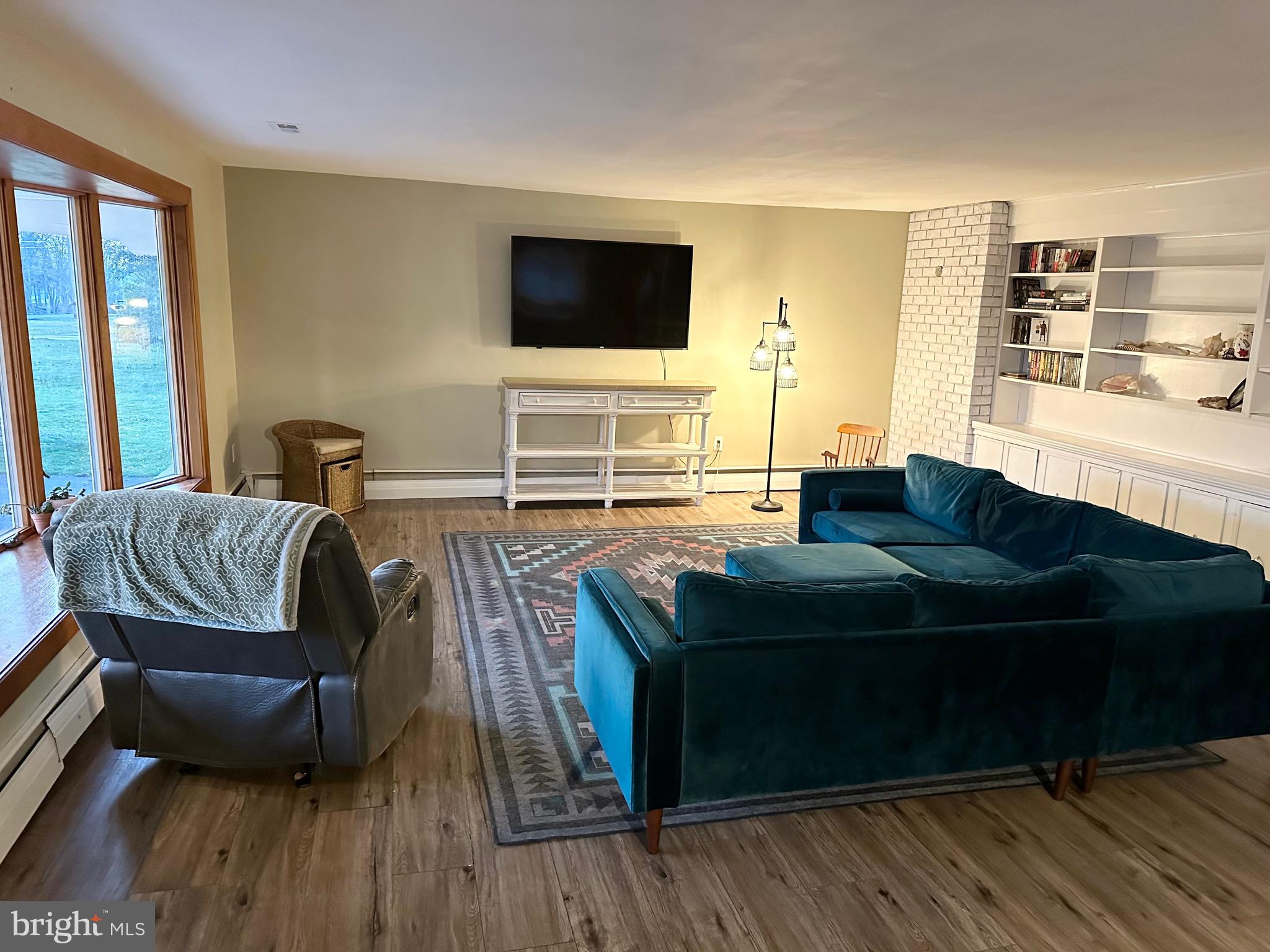 909 Callowhill Road Perkasie, PA 18944 - Photo 4 of 37 Family Room