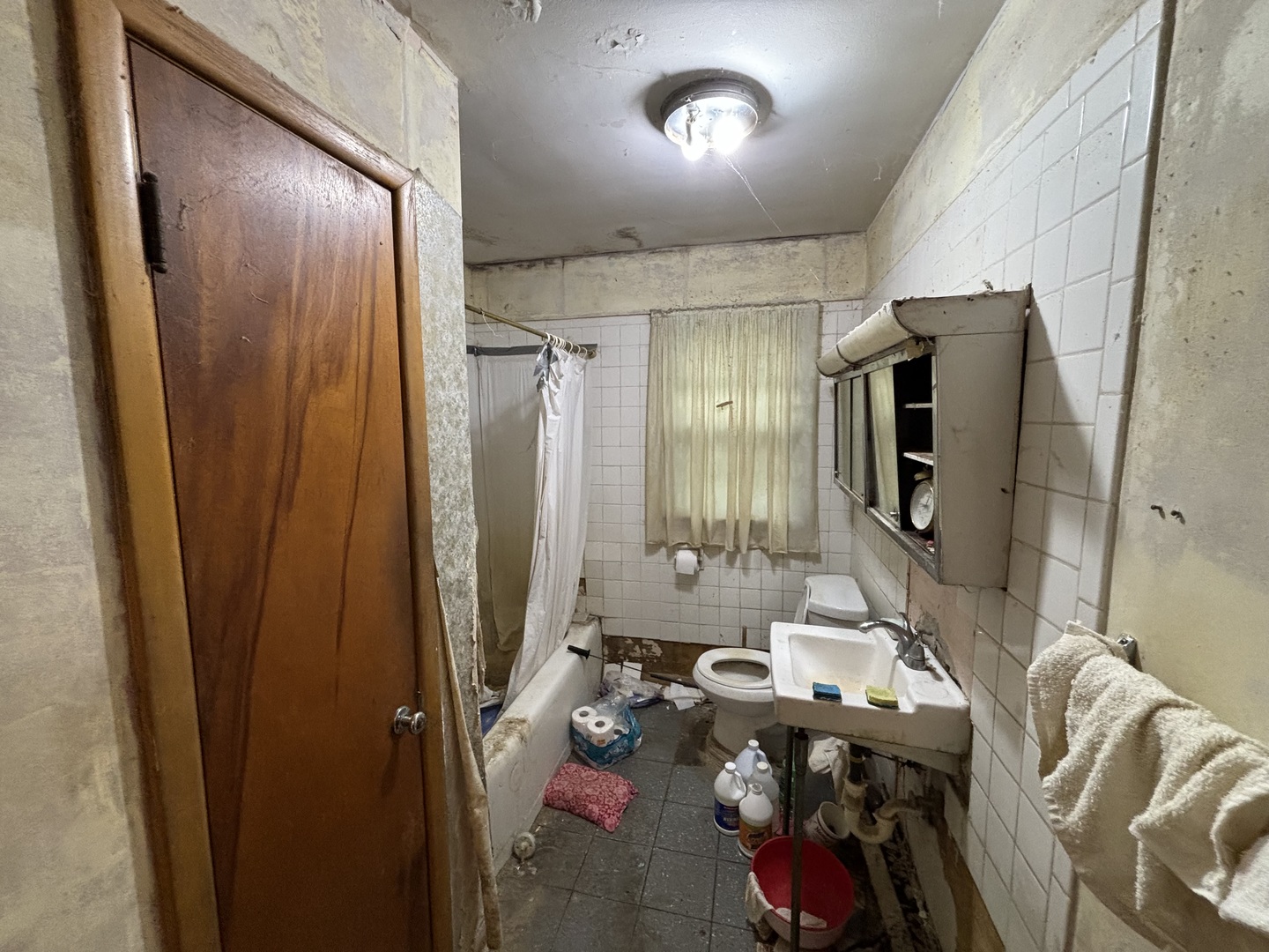 3440 Green Street Steger, IL 60475 - Photo 4 of 9 a bathroom with shower and a mirror