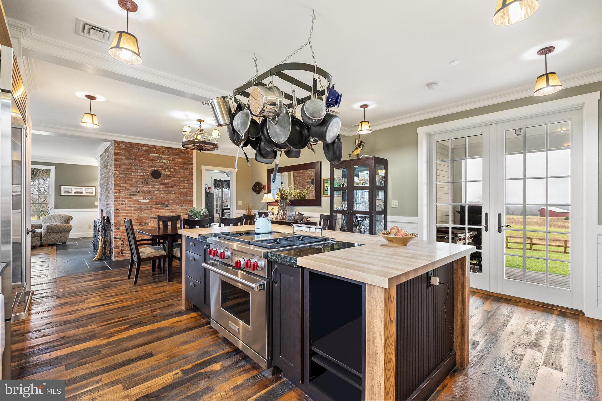 21100 West Offutt Road Poolesville, MD 20837 - Photo 13 of 58 Wolf & SubZero appliances