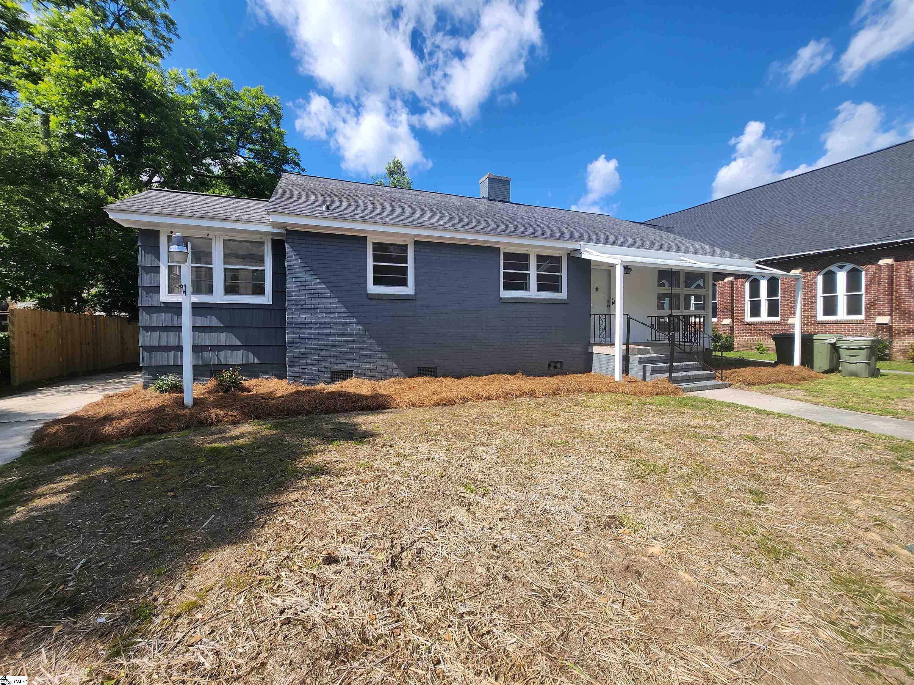 203 Hampton Avenue Clinton, SC 29325 - Photo 1 of 13 Gallery Image 1