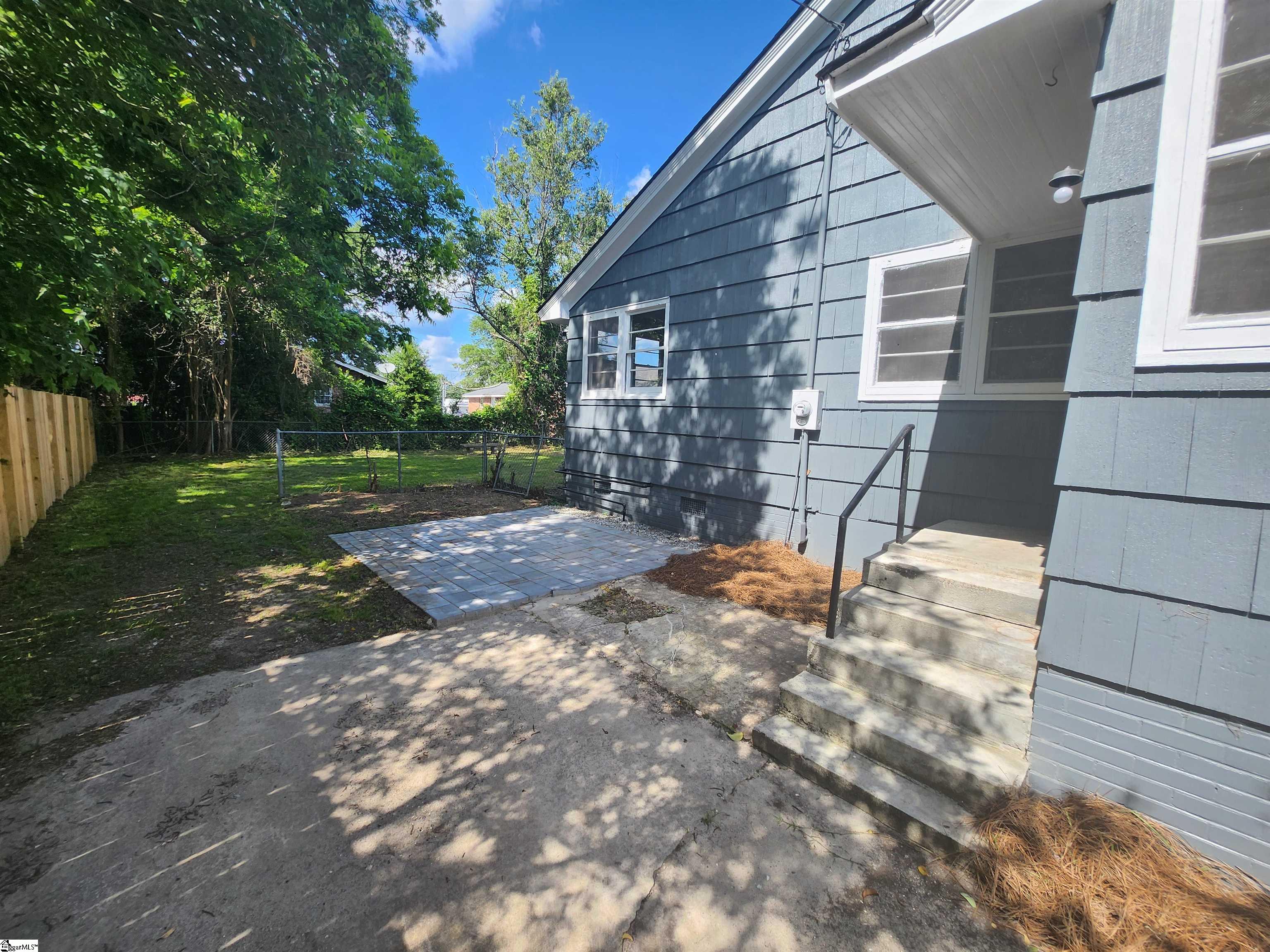 203 Hampton Avenue Clinton, SC 29325 - Photo 3 of 13 Gallery Image 3