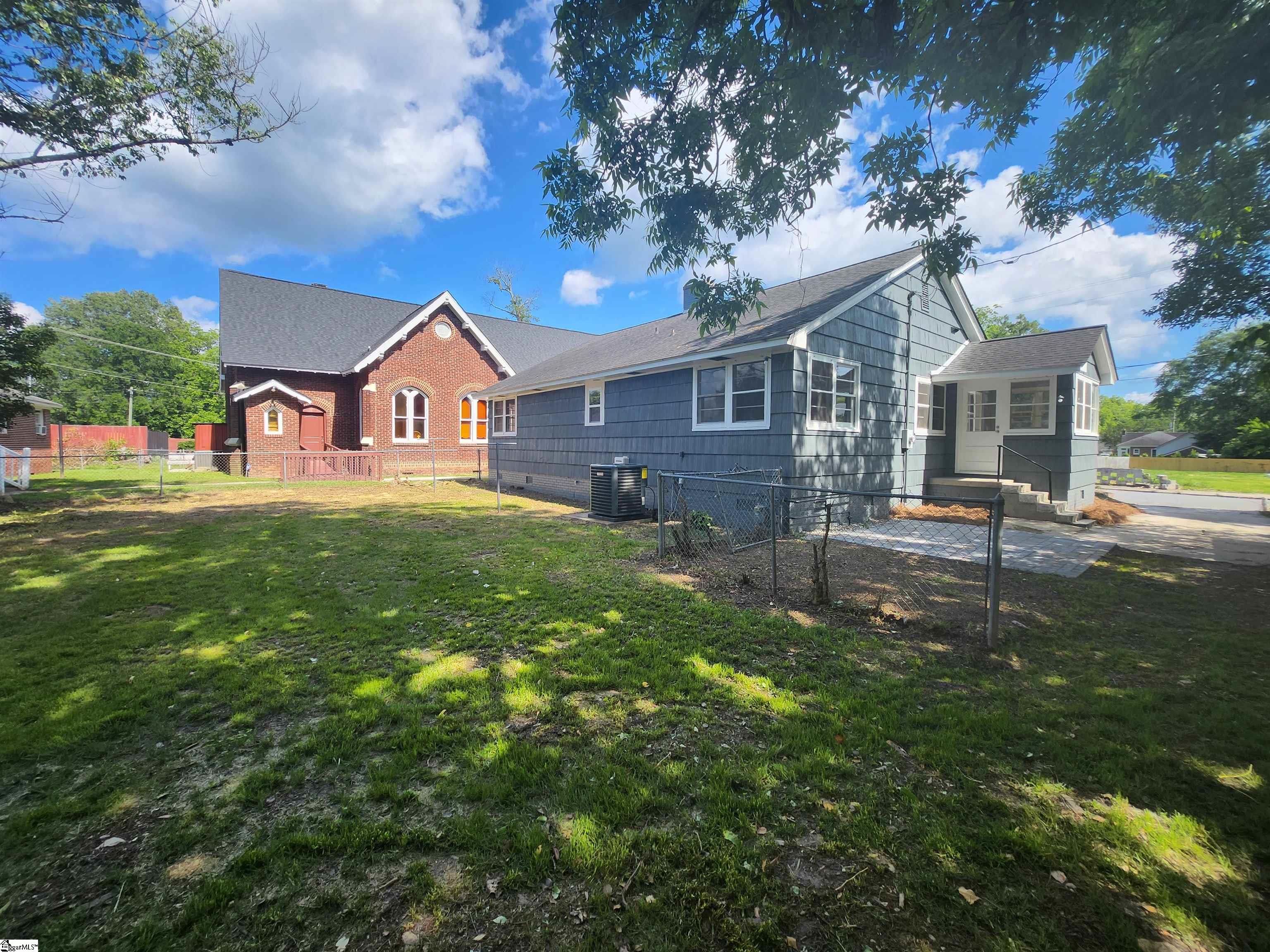203 Hampton Avenue Clinton, SC 29325 - Photo 4 of 13 Gallery Image 4