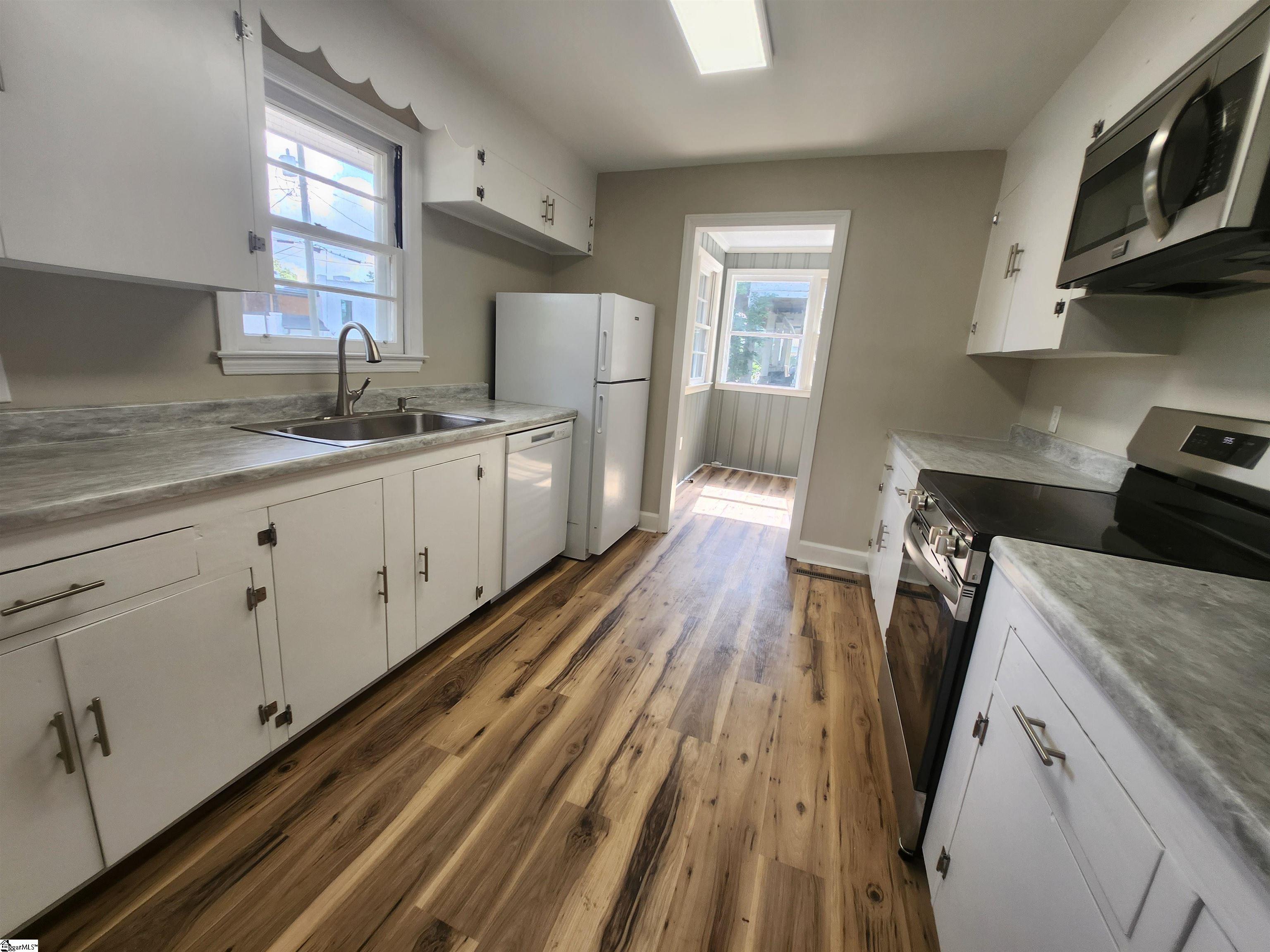 203 Hampton Avenue Clinton, SC 29325 - Photo 8 of 13 Gallery Image 8