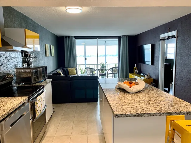 $1,850 | 3000 Marcos Drive, Unit P512, Aventura, FL 33160
