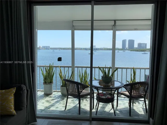 $1,850 | 3000 Marcos Drive, Unit P512, Aventura, FL 33160