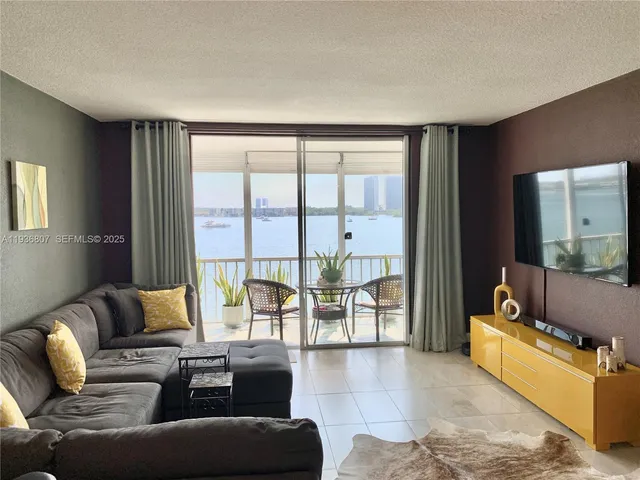 $1,850 | 3000 Marcos Drive, Unit P512, Aventura, FL 33160