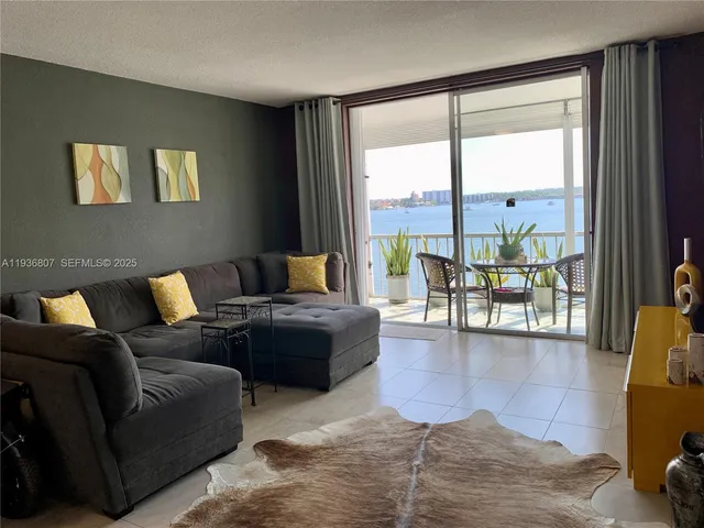 $1,850 | 3000 Marcos Drive, Unit P512, Aventura, FL 33160