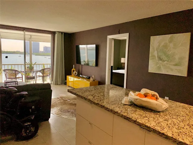$1,850 | 3000 Marcos Drive, Unit P512, Aventura, FL 33160