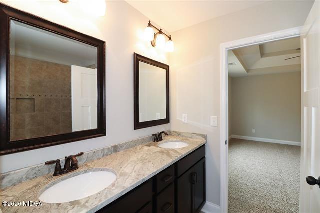 116 Hawks Ridge Byron, GA 31008 - Photo 20 of 34 a bathroom with double vanity sinks and a mirror