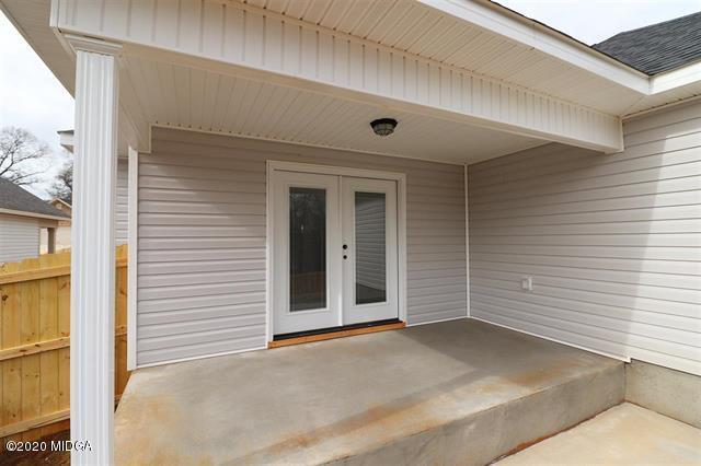 116 Hawks Ridge Byron, GA 31008 - Photo 28 of 34 a view of a garage