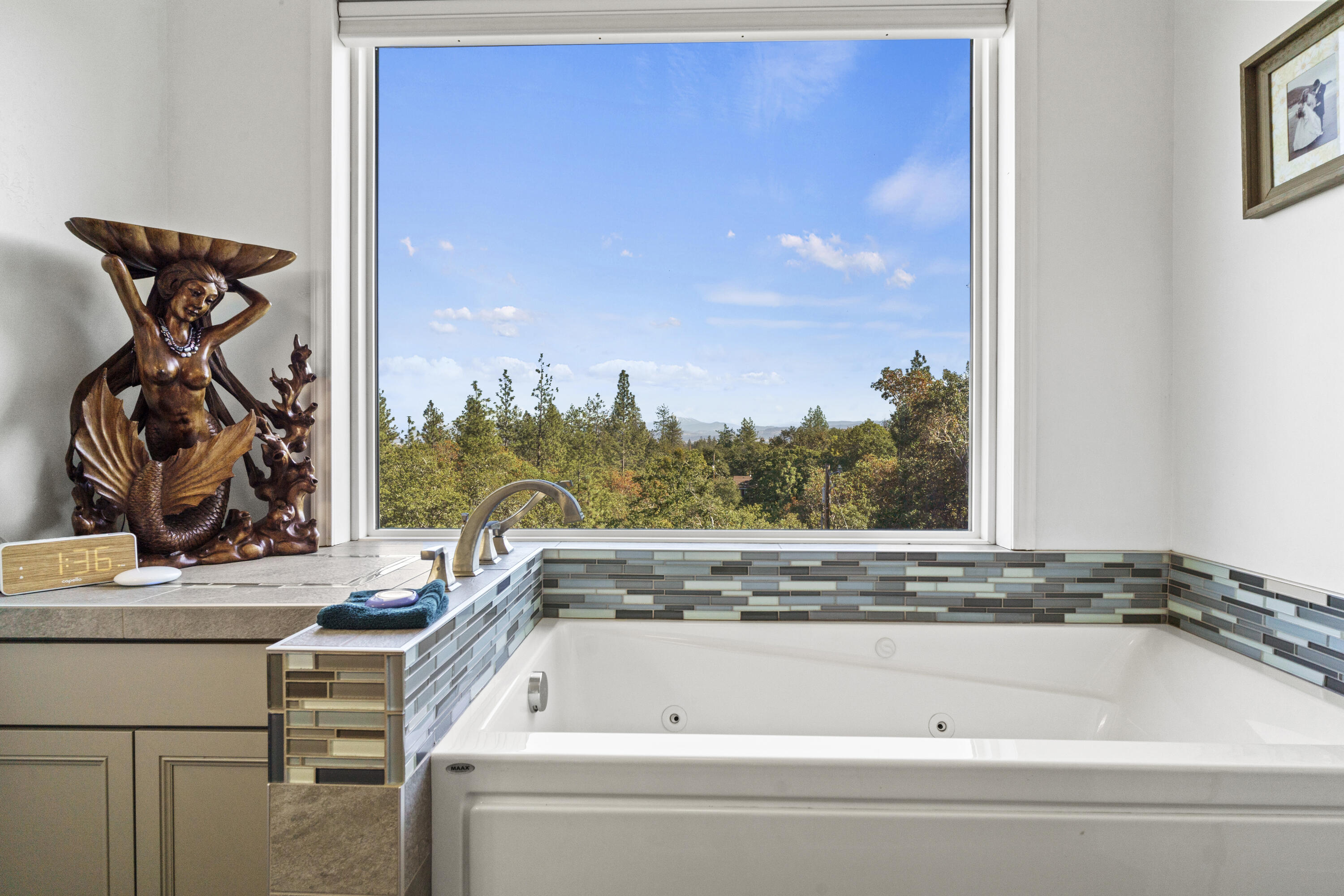 4871 Old Stage Road Central Point, OR 97502 - Photo 16 of 48 View of Mt. McLoughlin from jetted tub