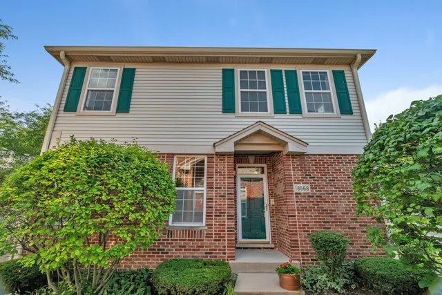 $2,600 | 18568 West Point Drive, Tinley Park, IL 60477