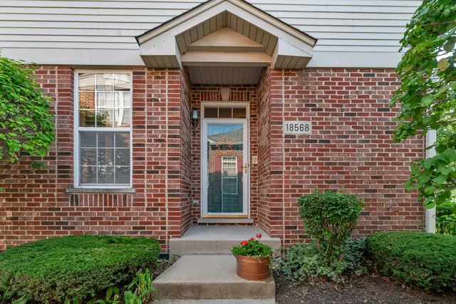$2,600 | 18568 West Point Drive, Tinley Park, IL 60477
