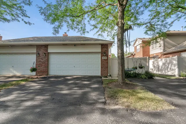 $2,600 | 18568 West Point Drive, Tinley Park, IL 60477