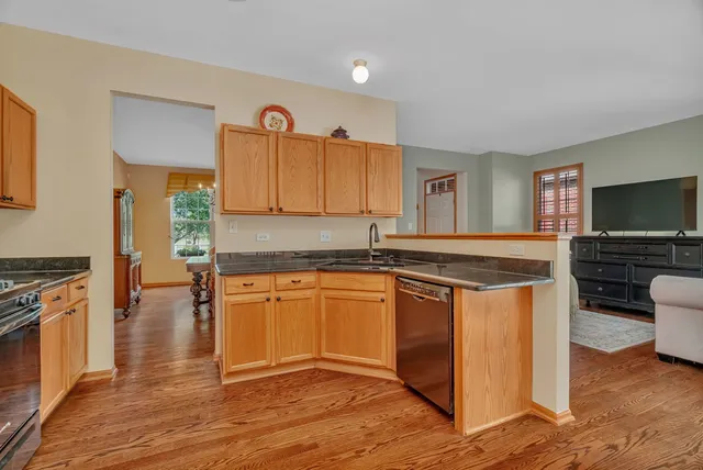 $2,600 | 18568 West Point Drive, Tinley Park, IL 60477