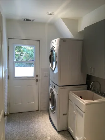 $13,500 | 952 2nd Street, Manhattan Beach, CA 90266