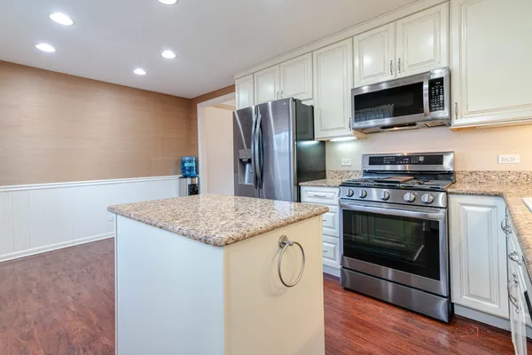 $375,000 | 24731 West Orchard Place, Round Lake, IL 60073