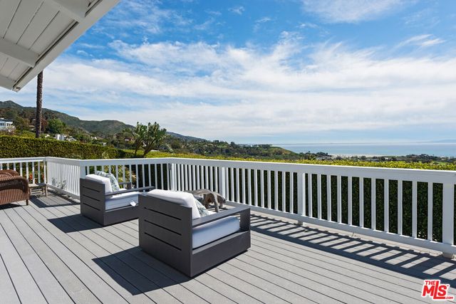 a view of a garden with patio