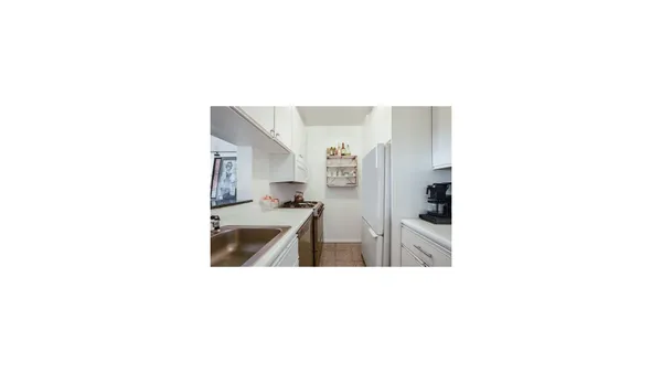 $4,900 | 245 East 93rd Street, Unit 25F | Upper East Side