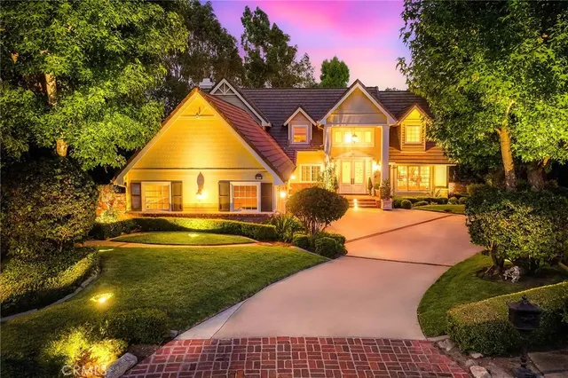 a view of residential houses with yard and swimming pool
