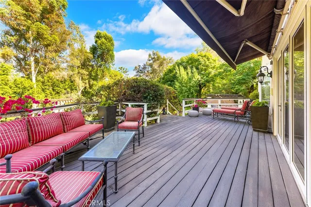 a table and chairs in front of a building