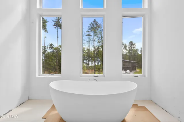 $1,900,000 | 11 South Eagle Ridge, Diamond Point, NY 12824