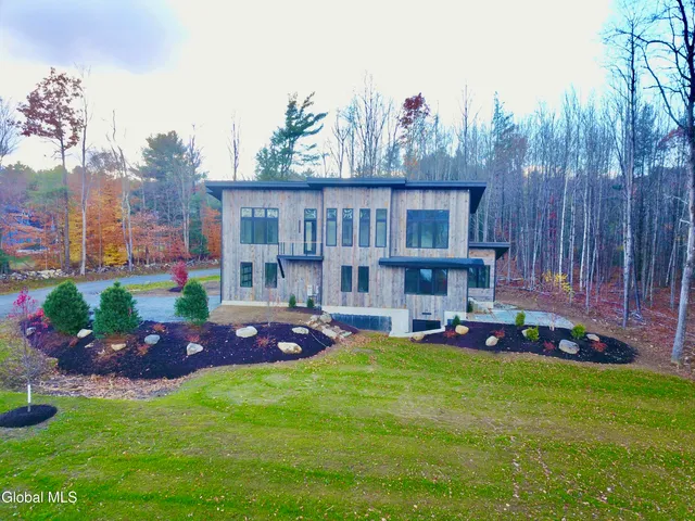 $1,900,000 | 11 South Eagle Ridge, Diamond Point, NY 12824