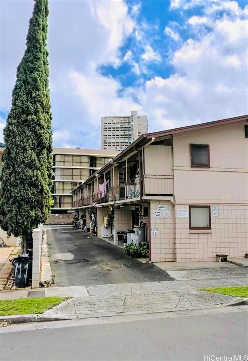 705 Hoawa Street Honolulu, HI 96826 - Photo 7 of 8 a view of residential houses with street view