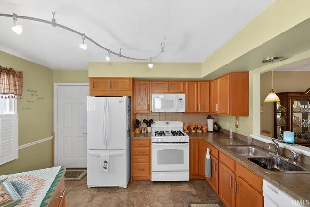 $277,900 | 4605 Rivers Edge Drive, Mishawaka, IN 46544