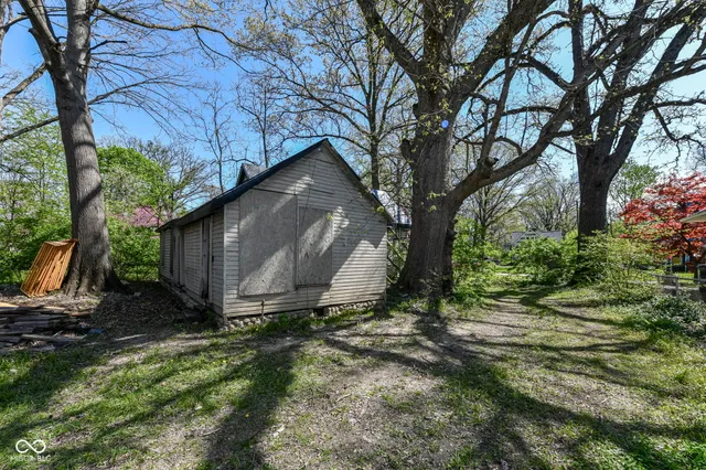 $125,000 | 324 East Burgess Avenue, Indianapolis, IN 46219
