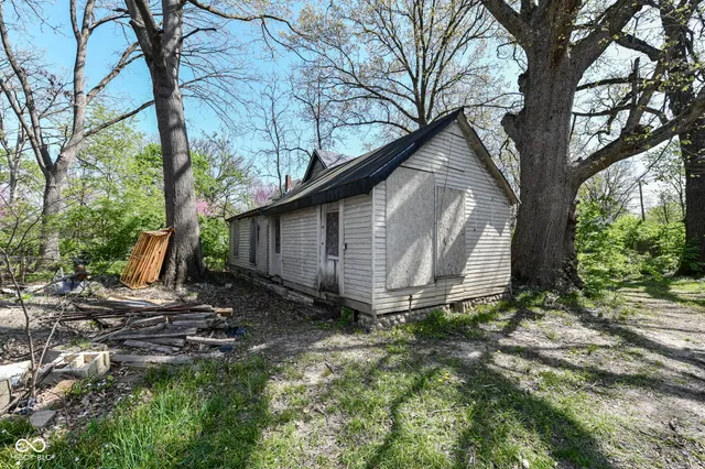 $125,000 | 324 East Burgess Avenue, Indianapolis, IN 46219
