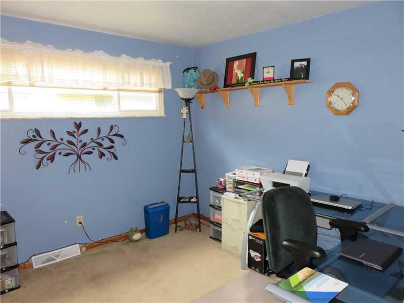 812 McGovern Road Houston, PA 15342 - Photo 14 of 17 Bedroom.