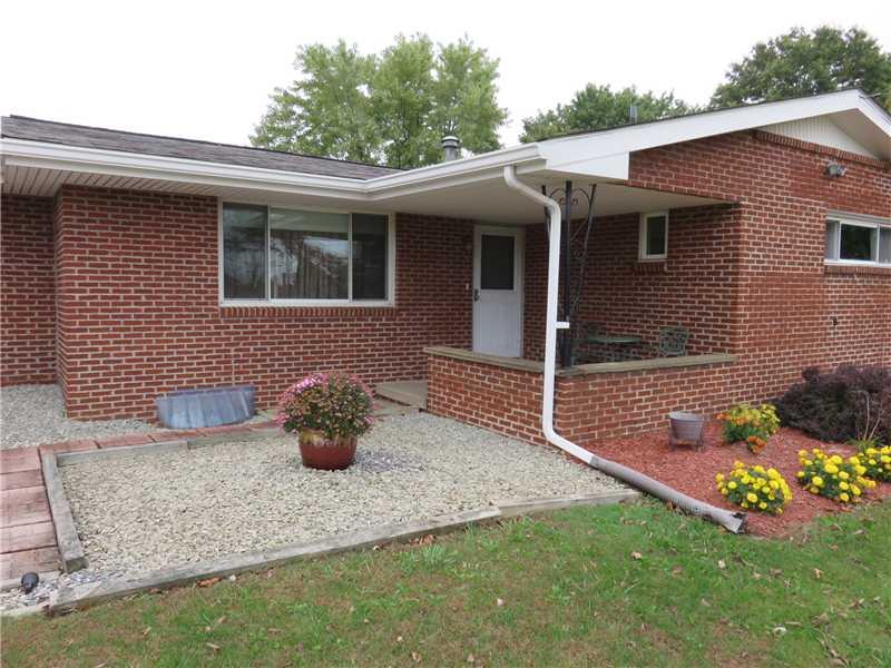 812 McGovern Road Houston, PA 15342 - Photo 3 of 17 Exterior Front.