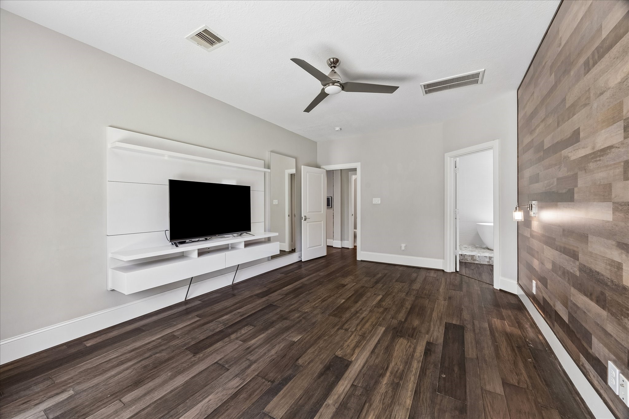 14855 Perthshire Road Houston, TX 77079 - Photo 22 of 43 First level primary bedroom.