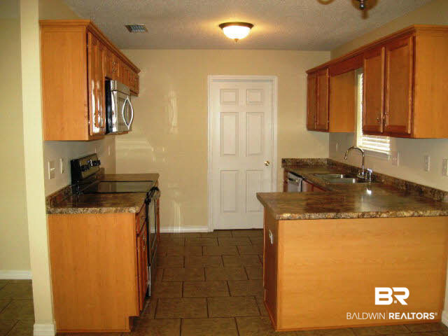 8973 Sherman Road Foley, AL 36535 - Photo 3 of 4 Kitchen