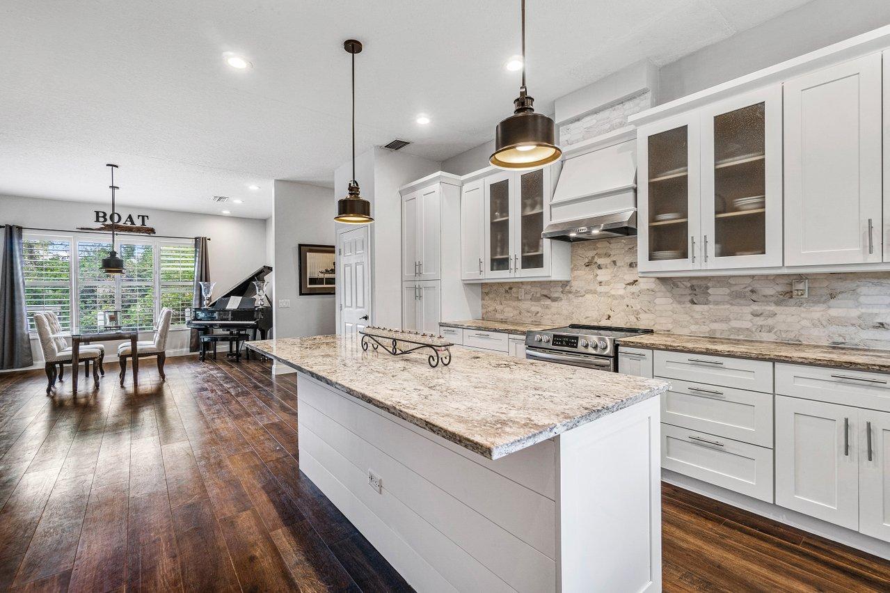 706 Warren Drive Jupiter, FL 33458 - Photo 11 of 36 012-706WarrenDrive-Jupiter-FL-33458-SMAL