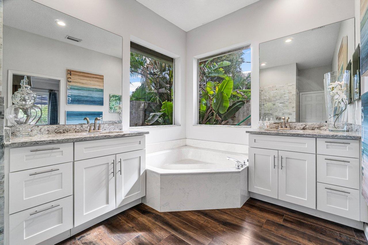 706 Warren Drive Jupiter, FL 33458 - Photo 16 of 36 017-706WarrenDrive-Jupiter-FL-33458-SMAL