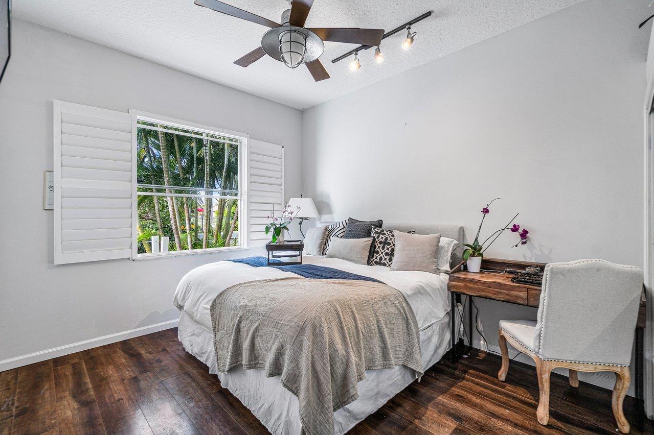 706 Warren Drive Jupiter, FL 33458 - Photo 20 of 36 021-706WarrenDrive-Jupiter-FL-33458-SMAL