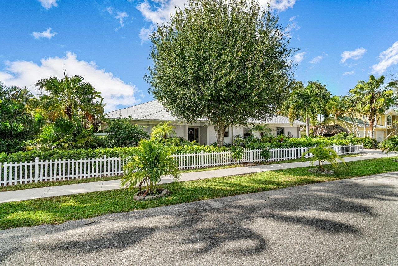 706 Warren Drive Jupiter, FL 33458 - Photo 2 of 36 003-706WarrenDrive-Jupiter-FL-33458-SMAL