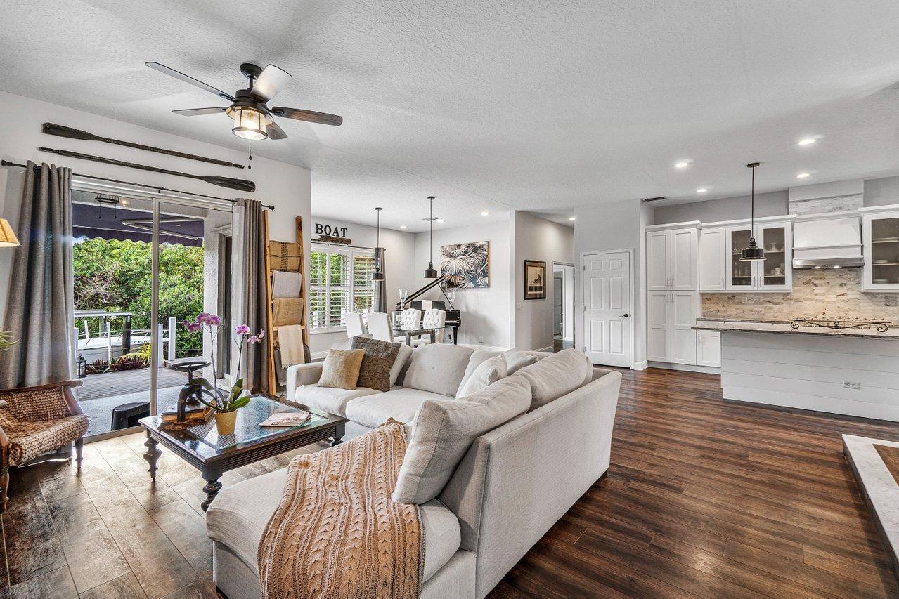 706 Warren Drive Jupiter, FL 33458 - Photo 7 of 36 008-706WarrenDrive-Jupiter-FL-33458-SMAL