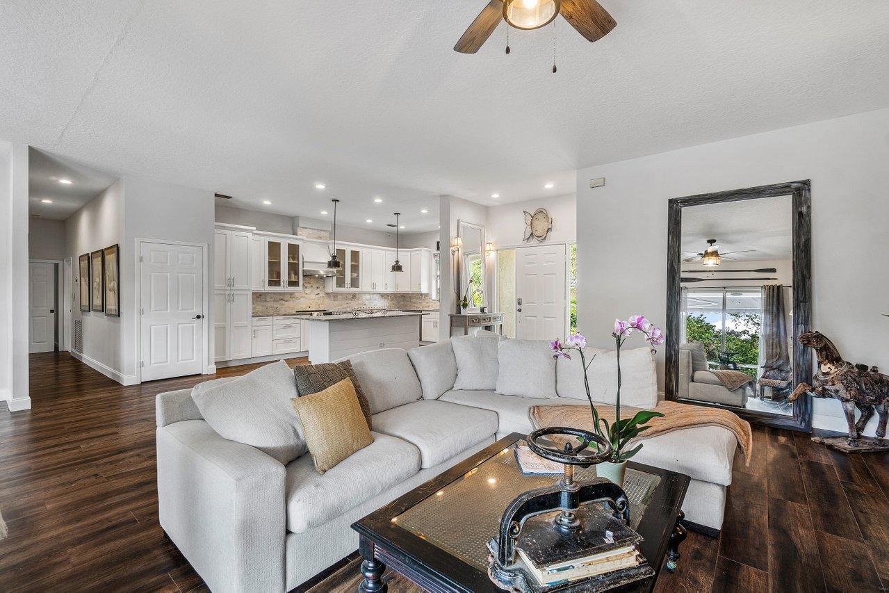 706 Warren Drive Jupiter, FL 33458 - Photo 8 of 36 009-706WarrenDrive-Jupiter-FL-33458-SMAL