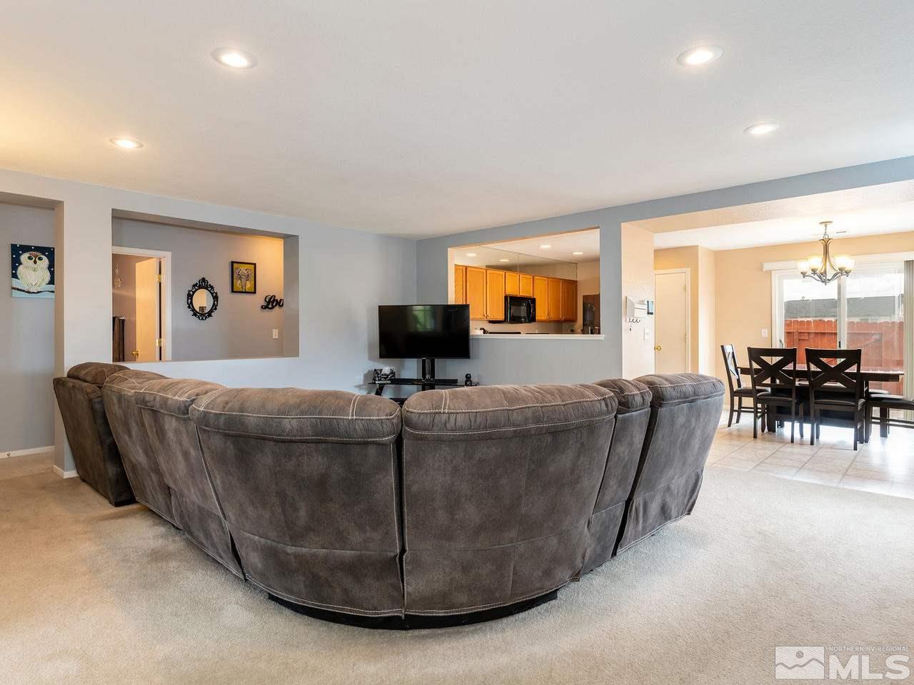 9675 Autumn Leaf Way Reno, NV 89506 - Photo 3 of 15 Photo 3