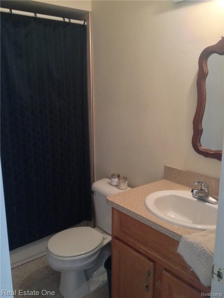 2556 Longview Avenue Rochester, MI 48307 - Photo 12 of 16 IMG_9106.JPG