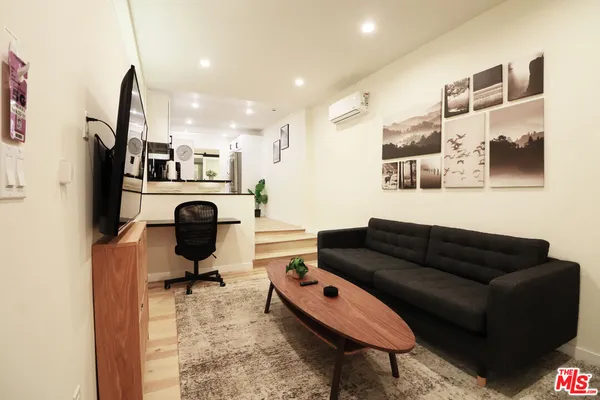 $2,550 | 9040 Phyllis Avenue, Unit A2, West Hollywood, CA 90069